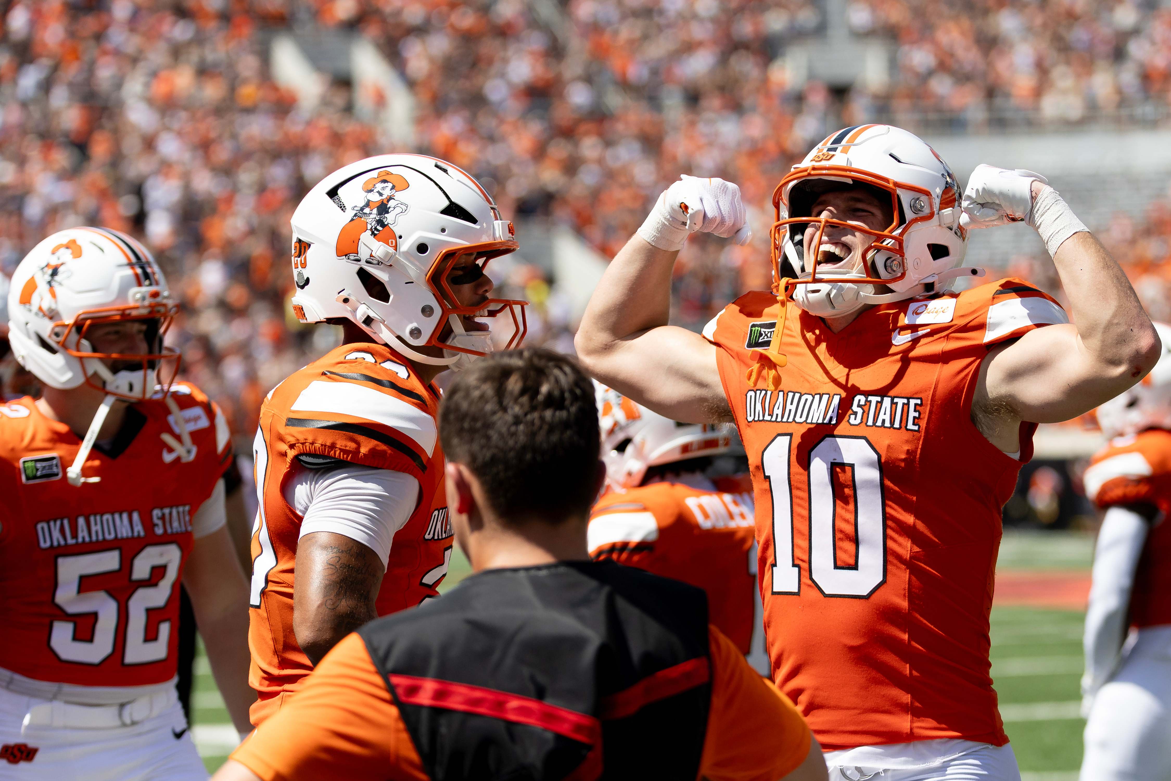 Oklahoma State stuns No. 6 Oregon 39-31, ending 21-game skid against FBS opponents