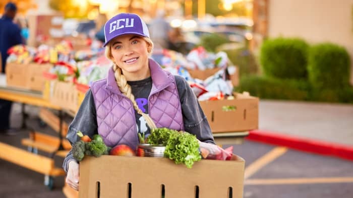 GCU student delivering healthy food to the community