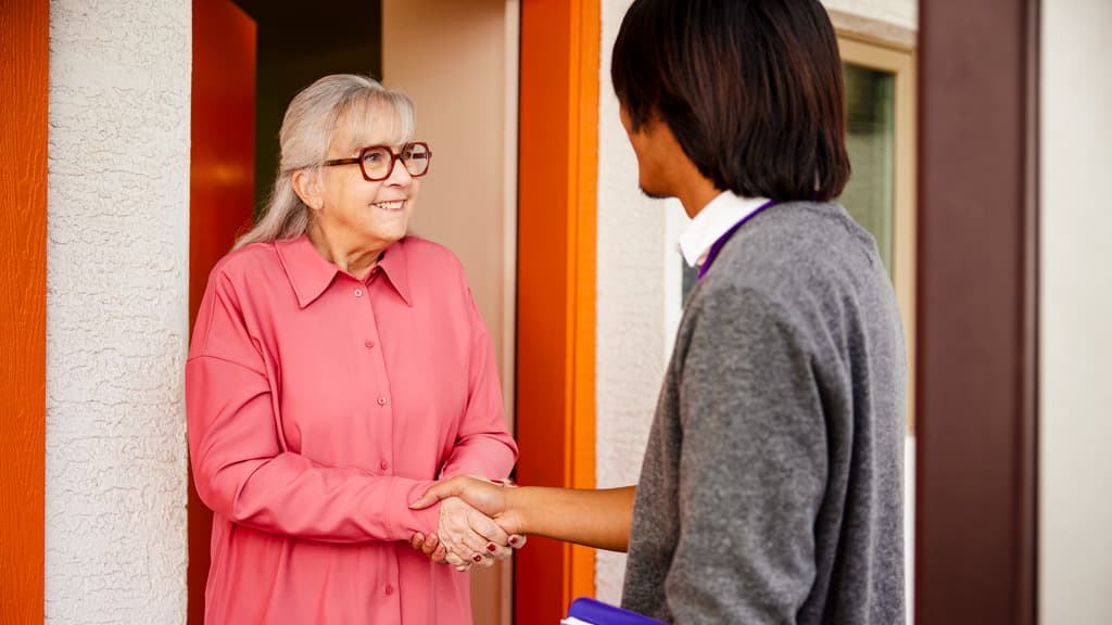 geropsychologist visits patient