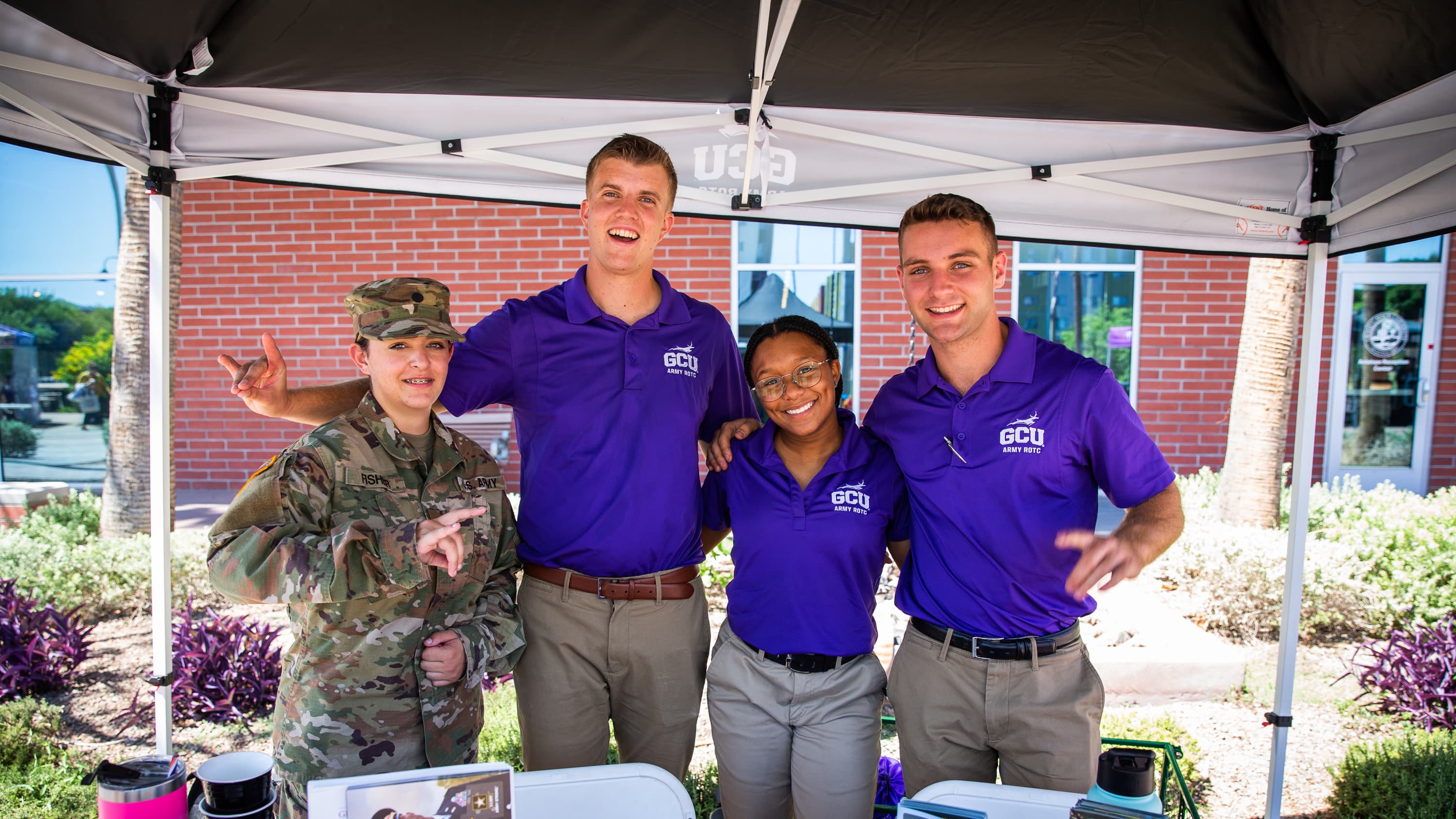 GCU Student ROTC representatives welcoming new students