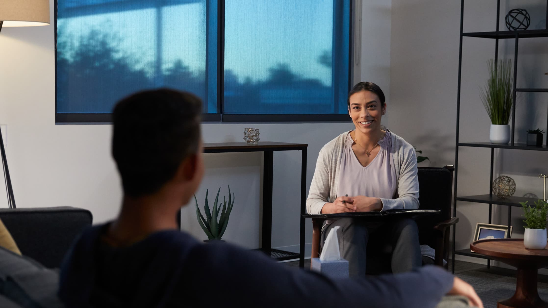 Marriage counselor speaking with patient 