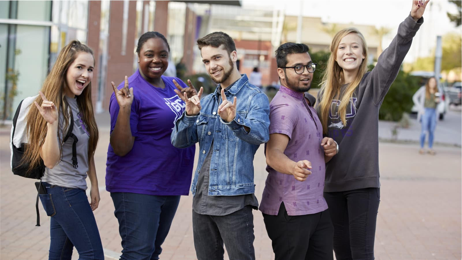 Enthusiastic group of GCU students pose with lopes up hand symbols