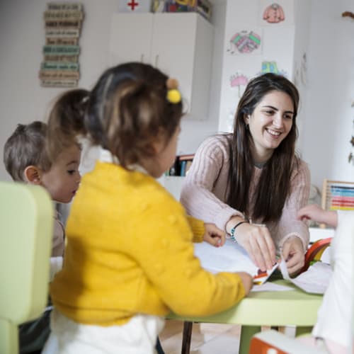 art teacher teaching in a class of kids