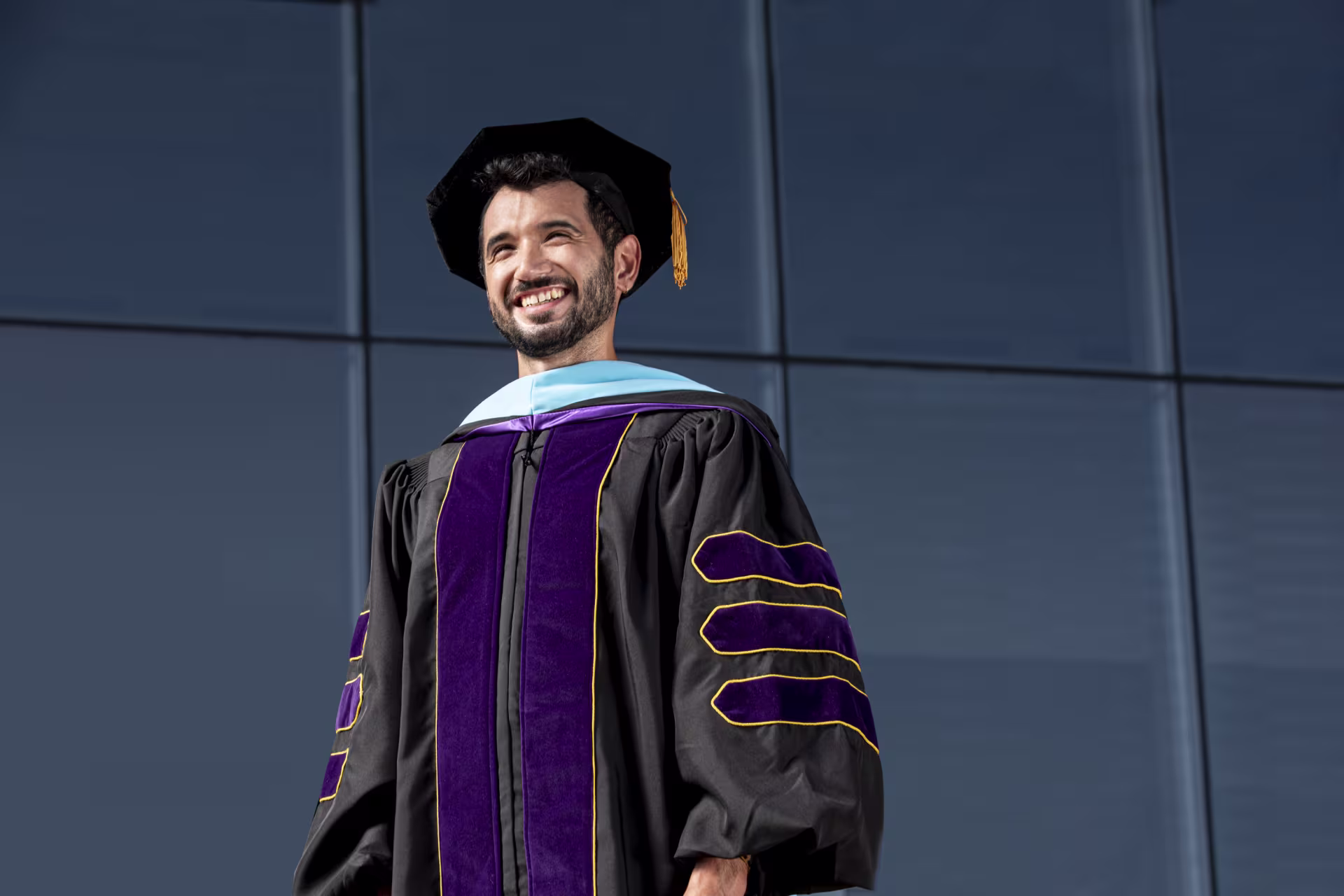 doctorate-student-graduation-attire