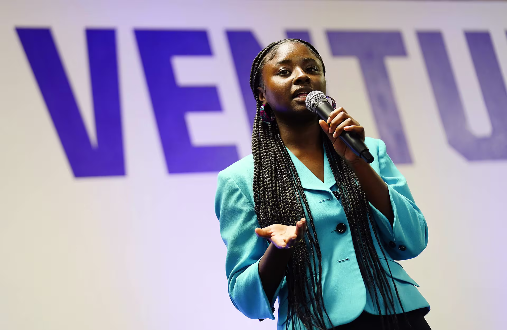 Female entrepreneur speaks to DBA students at GCU