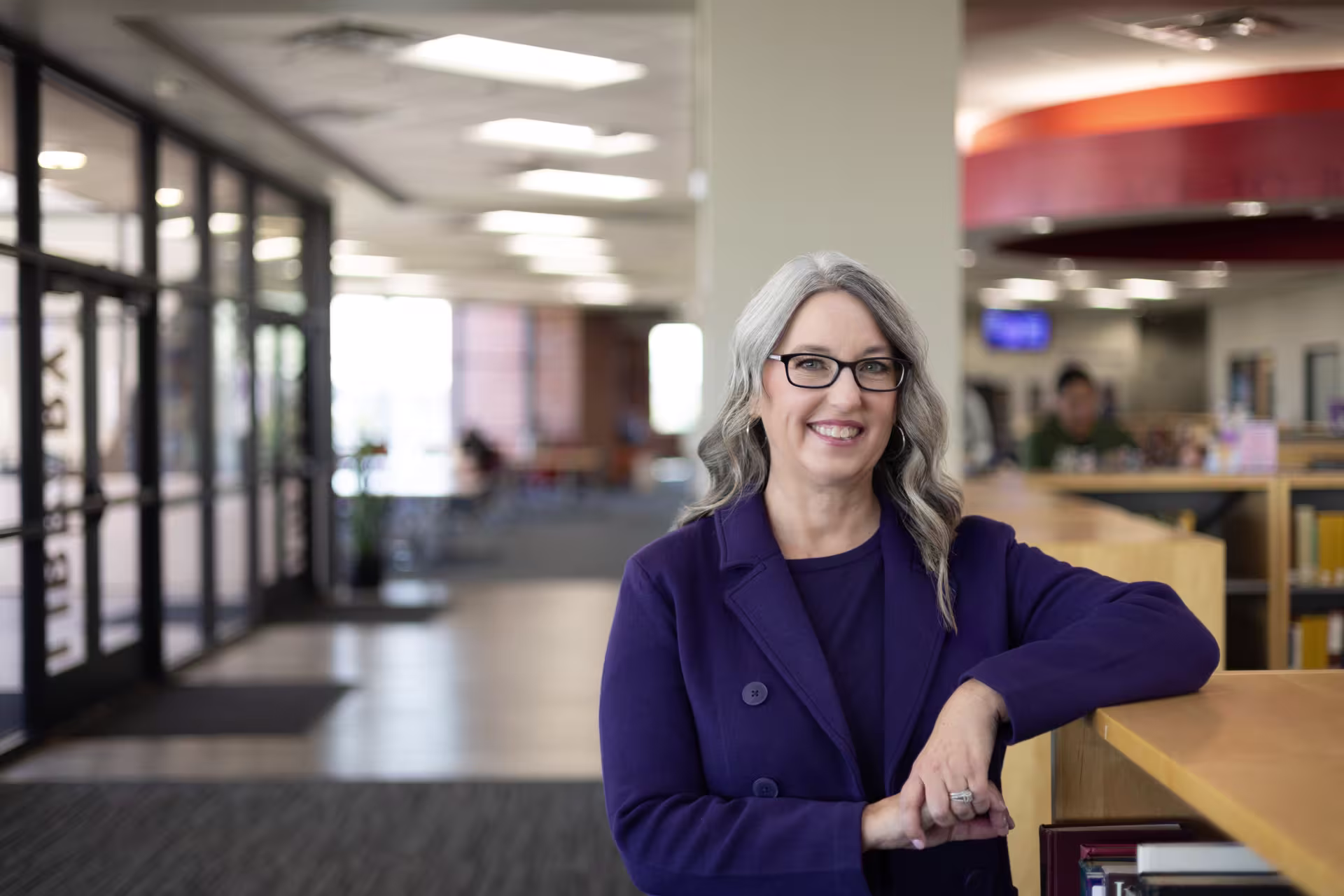 woman-glasses-smiling-in-library