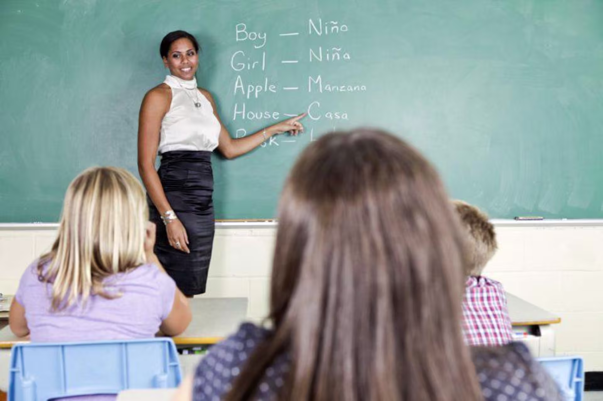 a Spanish teacher teaching her class