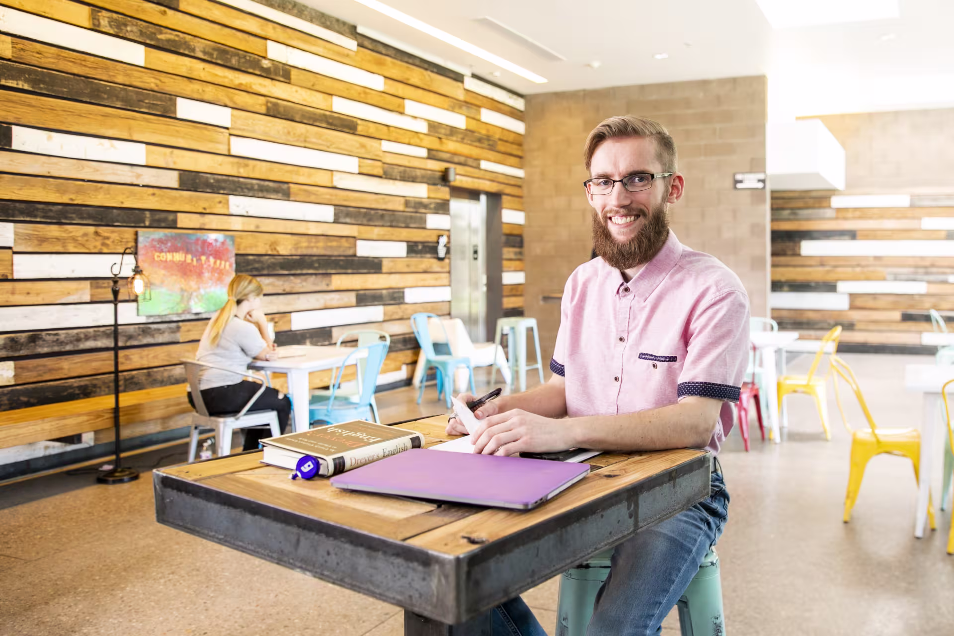 man-wearing-glasses-sitting-at-desk-360642