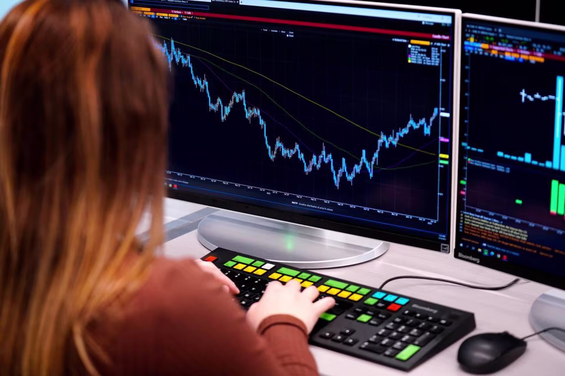 A female finance student works on classwork on a computer.