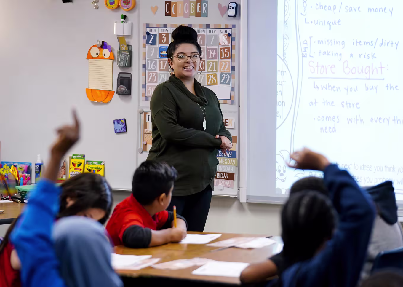 Teacher teaching about languages to a class