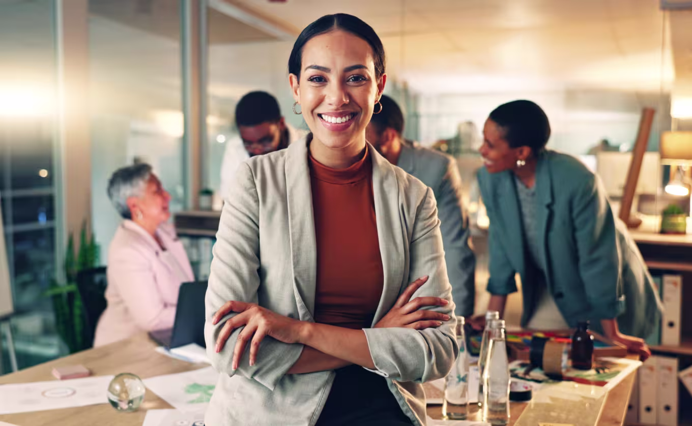 woman-in-leadership-smiling-team-members-in-background