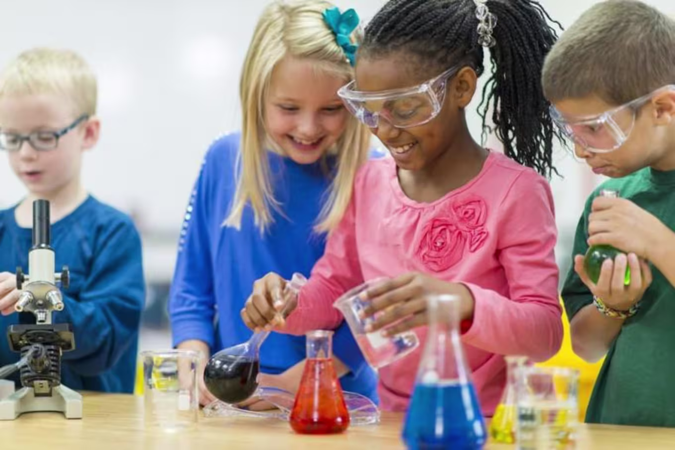 kids working on science experiment