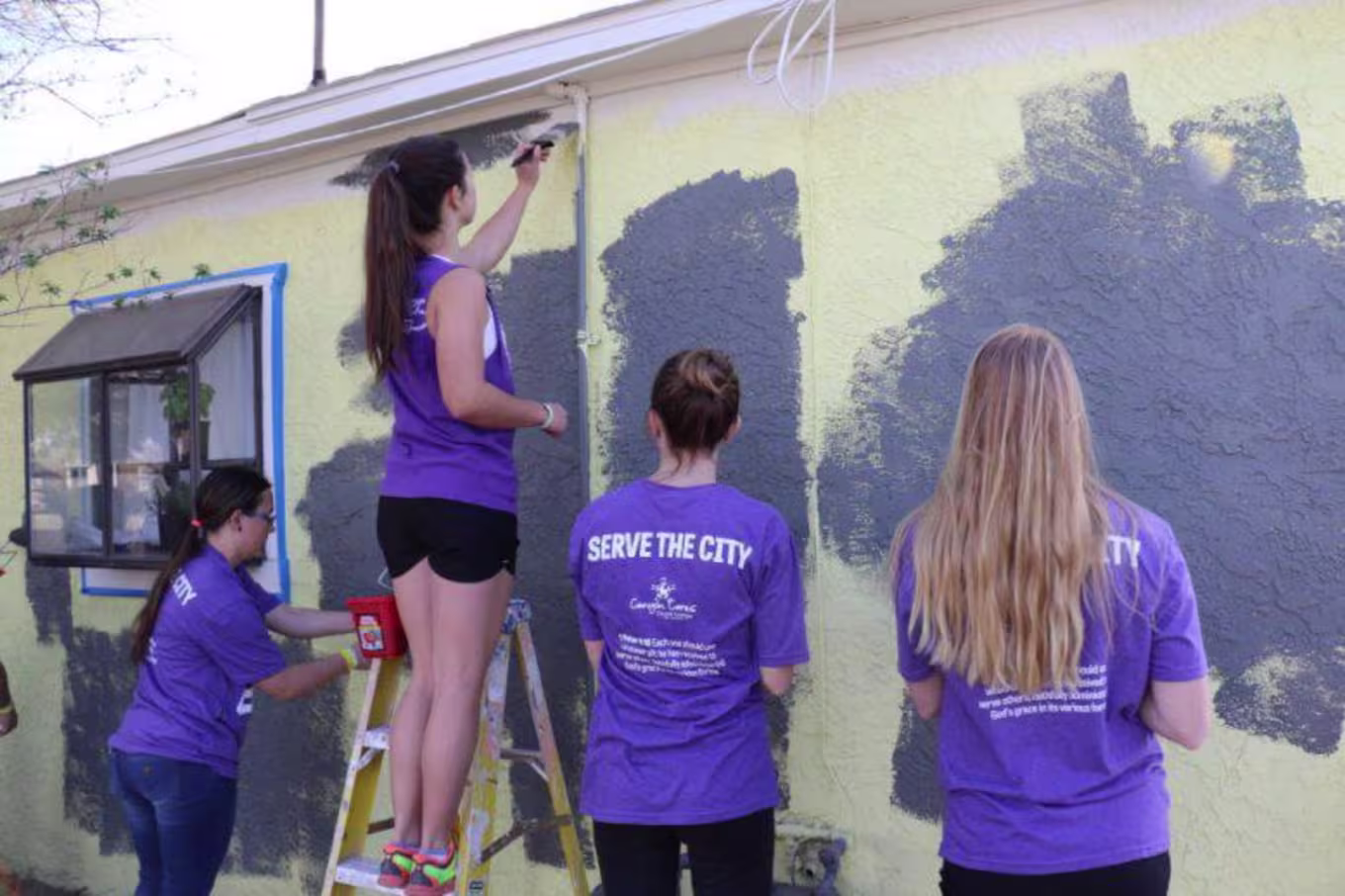 GCU students painting building