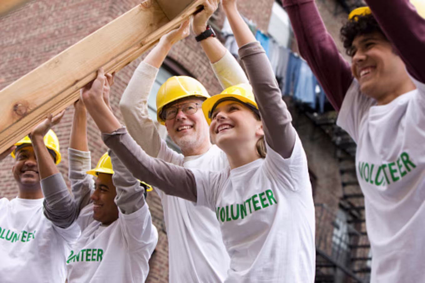 student volunteers learning benefits of volunteer work