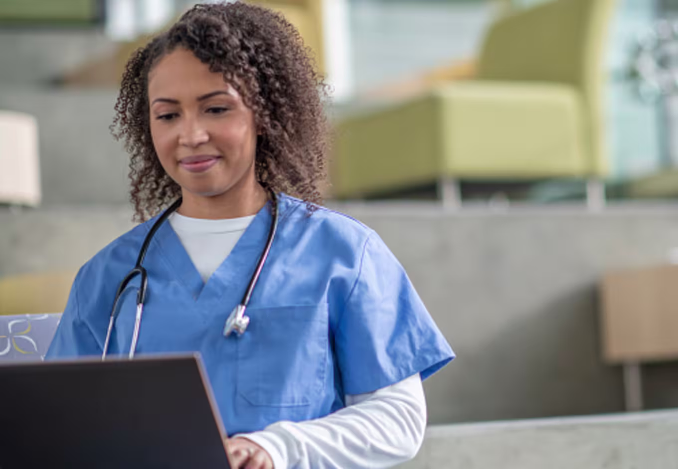 RN to BSN student completing online nursing degree