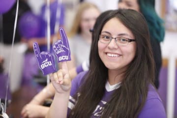 GCU student throwing up a Lope hand sign