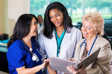 Chief nursing officer and healthcare professionals having discussion