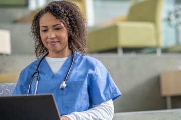 RN to BSN student completing online nursing degree