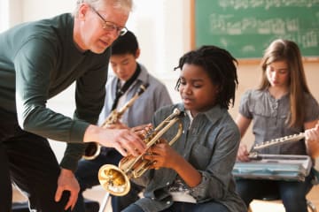 music teacher helping a student