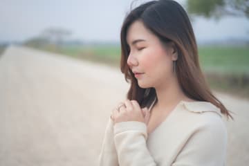 Woman praying and relying on God