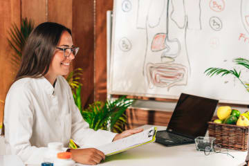 nutritionist working with client in her office