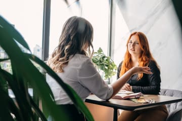 A health psychologist talking to her client 