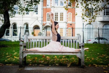 dancer doing the splits