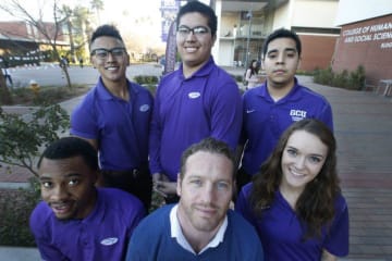 GCU students in the promenade on campus