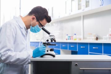 A biomedical worker in a lab