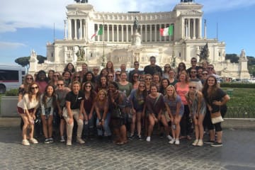 Honors students in Italy