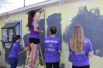 GCU students painting building 