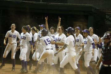 GCU womens softball team