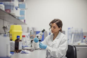 Student in laboratory setting 