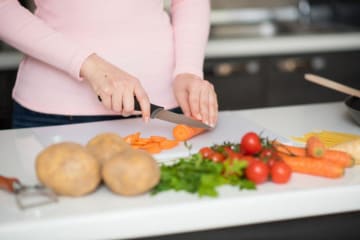 woman cutting vegetables