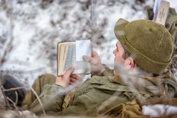 soldier reading the Bible for a biblical perspective on war