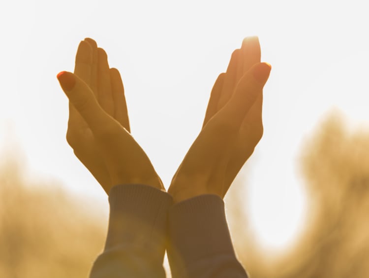 hands in the sky worshipping