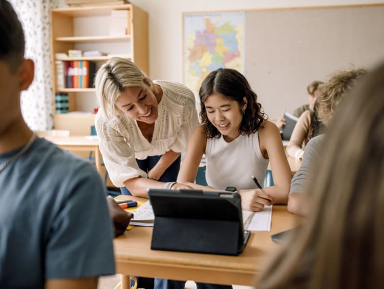 <span>Technology in the Classroom: Benefits and the Impact on Education</span>