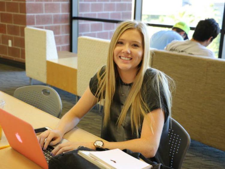 A student studying in the GCU library