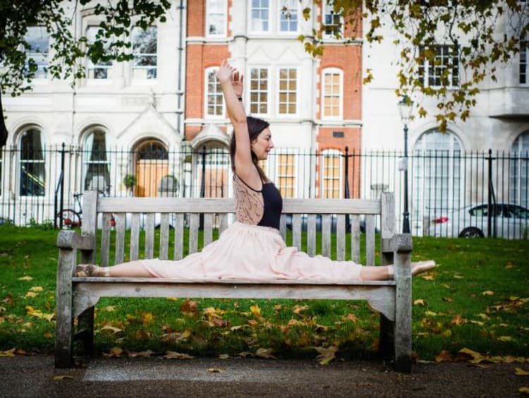 dancer doing the splits