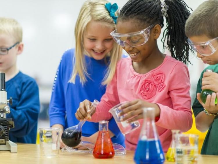 kids working on science experiment