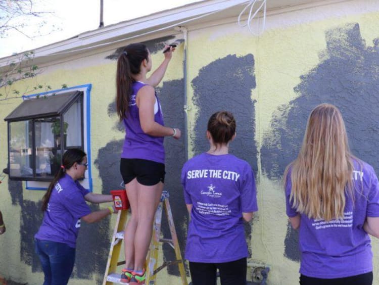 GCU students painting building