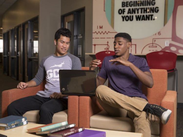 two studnHonors F.L.I.G.H.T. Mentorship Program