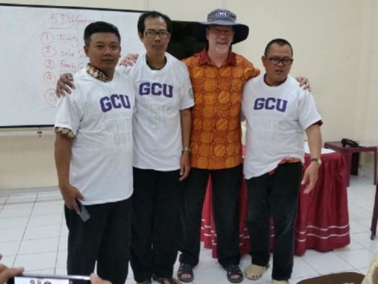 students with faculty member