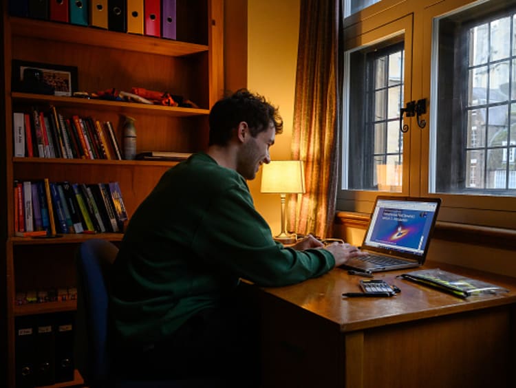 Student earning an online degree