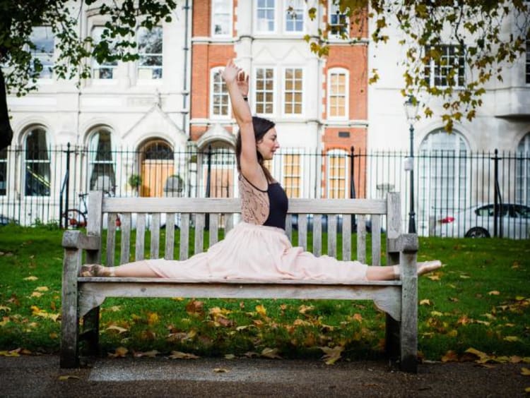 dancer doing the splits