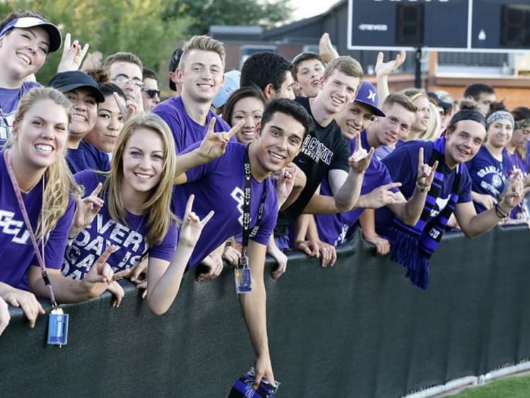 Excited GCU students line up for welcome week