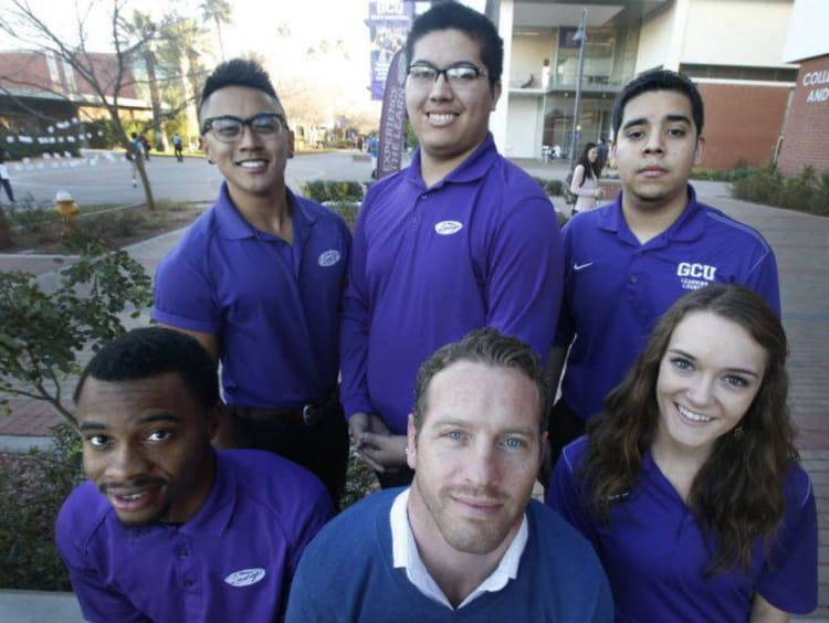 GCU students in the promenade on campus