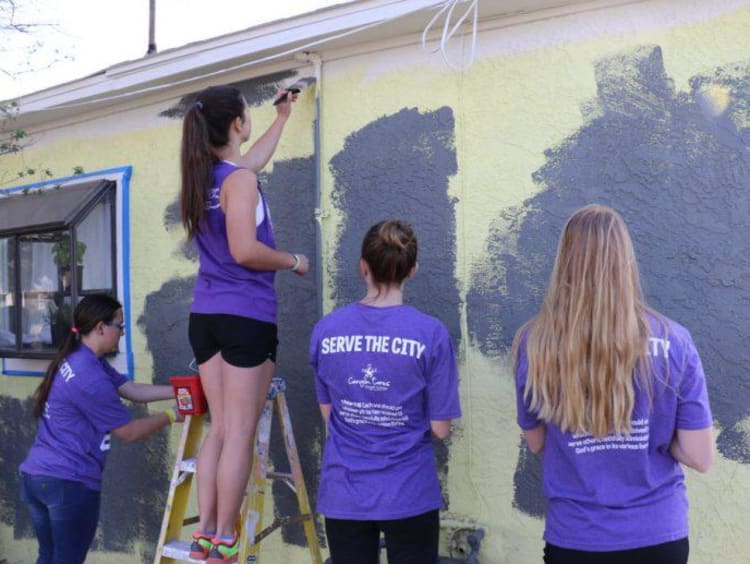 GCU students painting building 