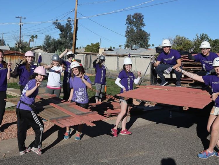 people volunteering outside