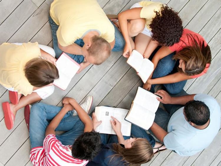 group of kids reading in a circle